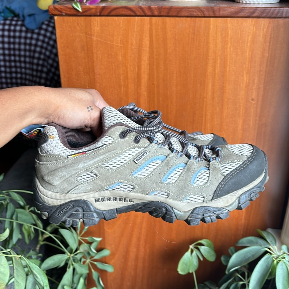 Like New Merrell 7.5 hikers